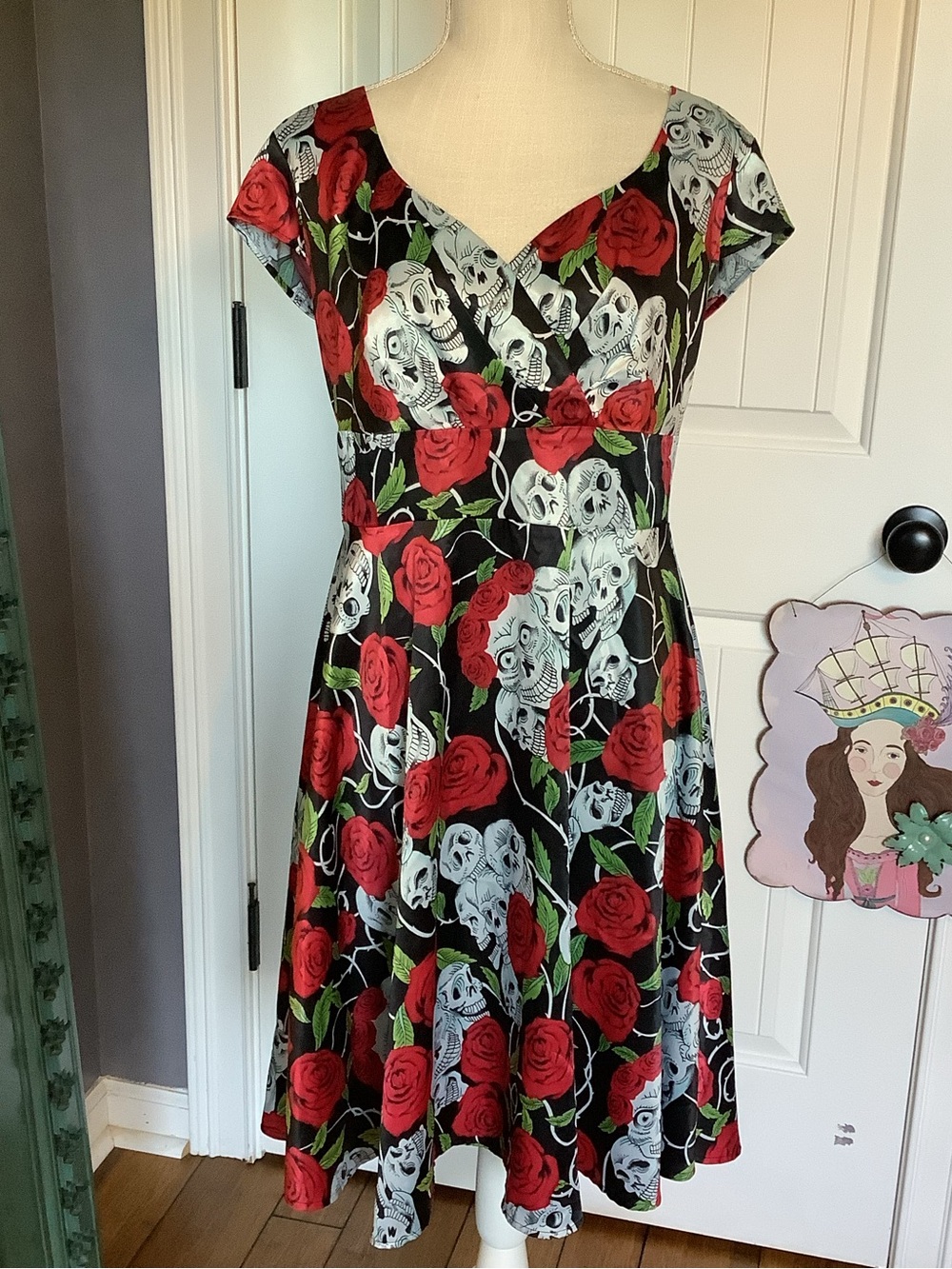 Vintage Style Rockabilly Fit-and-Flare Skull & Rose Dress - Picture 1 of 9